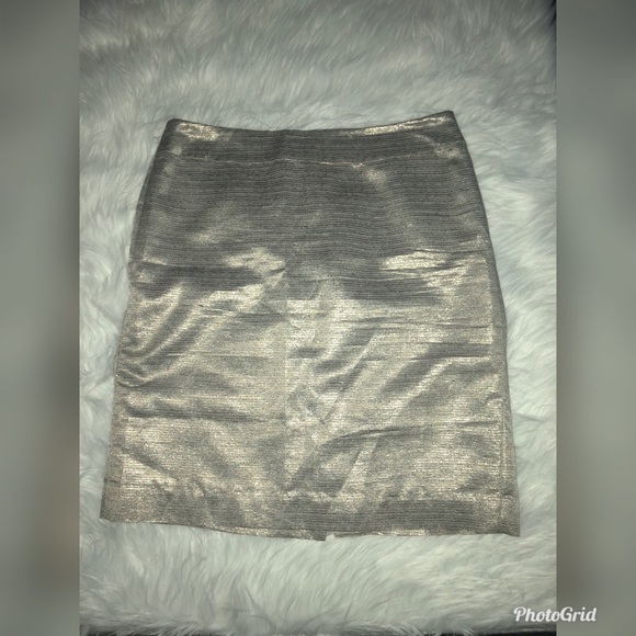 LOFT Dresses & Skirts - ⭐️💙Ann Taylor Loft Gold Skirt